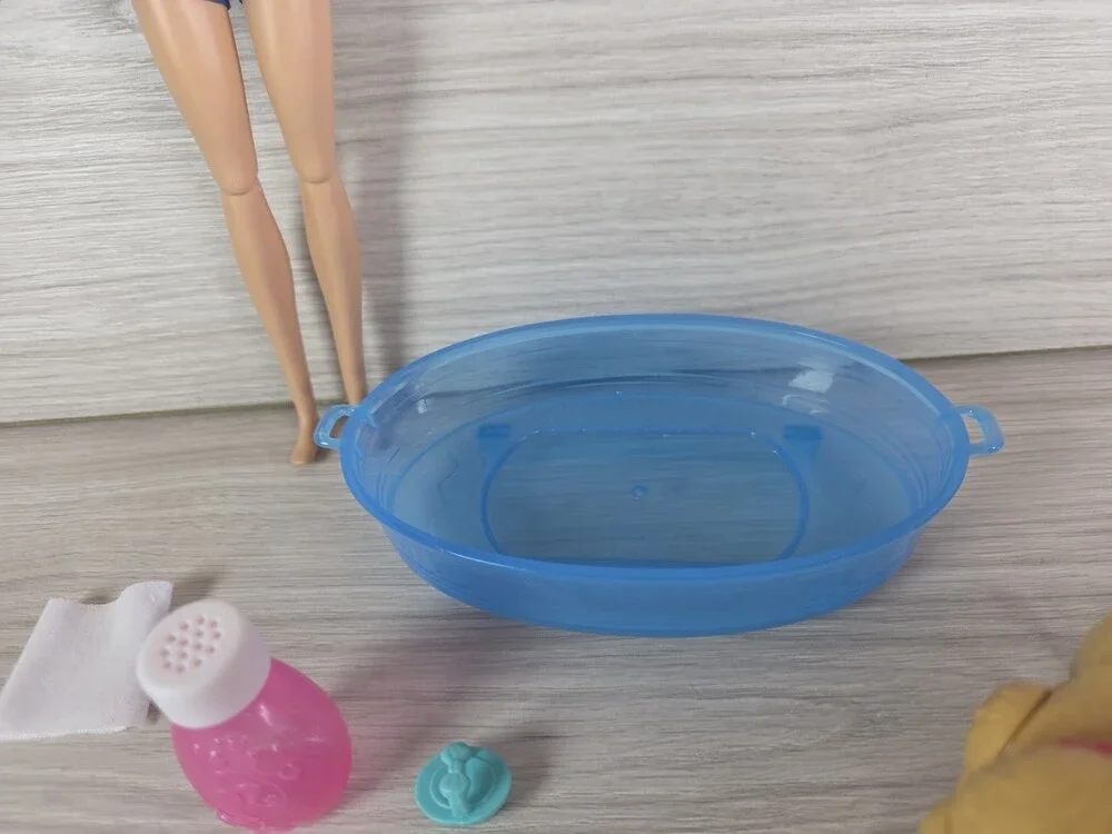 Barbie DGY83 Plastic Doll Playset w Accessories and Instructions Puppy Dog SU39